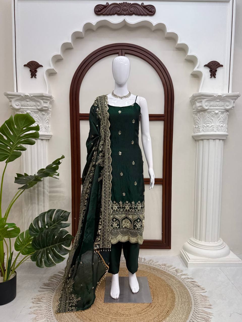 Imperial Lattice Thread & Sequined Fendy Silk Kurti Set